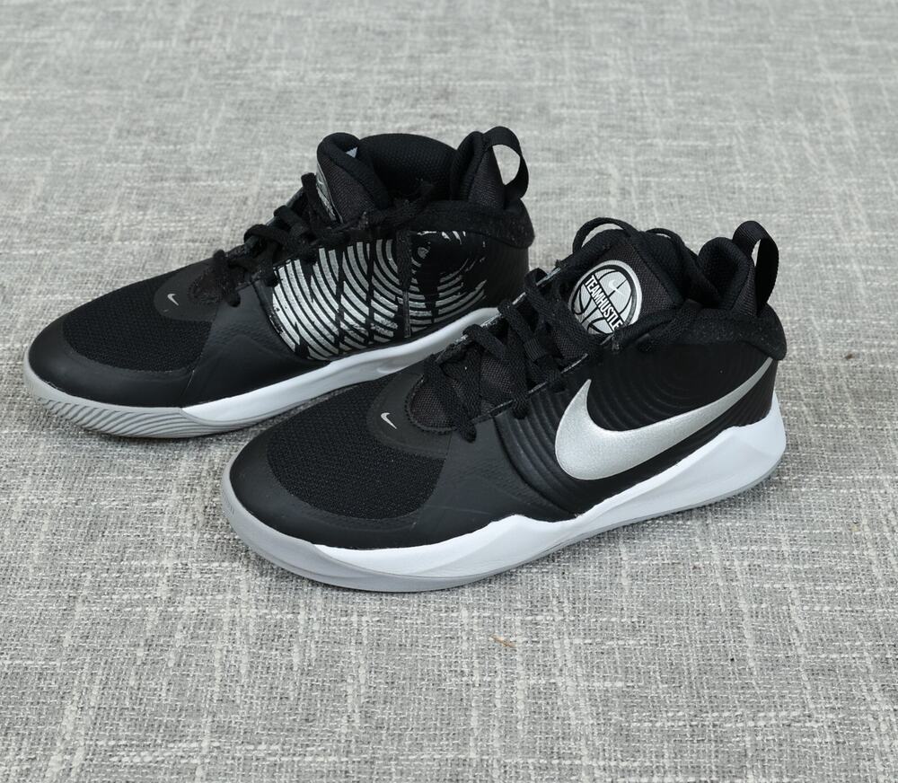 Nike Team Hustle Shoes Youth 4